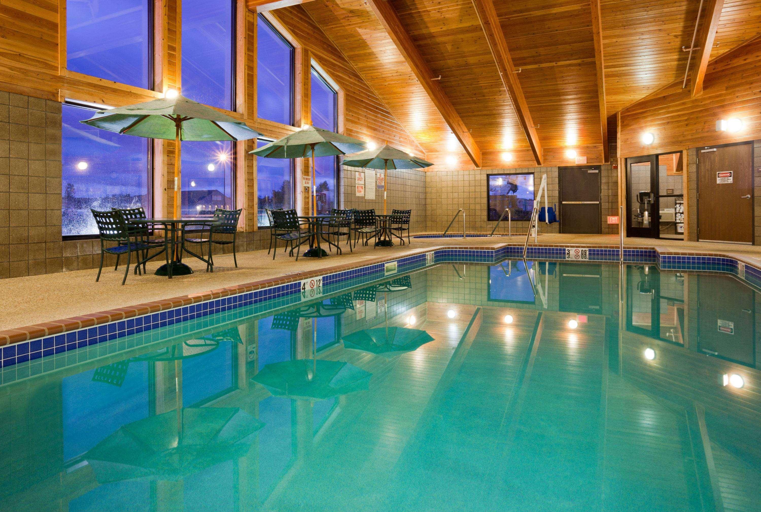 Hotel Americinn By Wyndham Thief River Falls